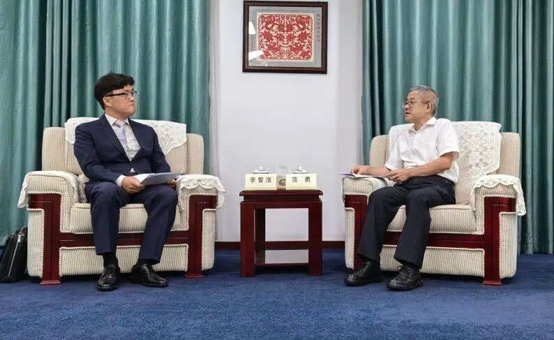 副总领事与江西省外办主任会谈(9.2)