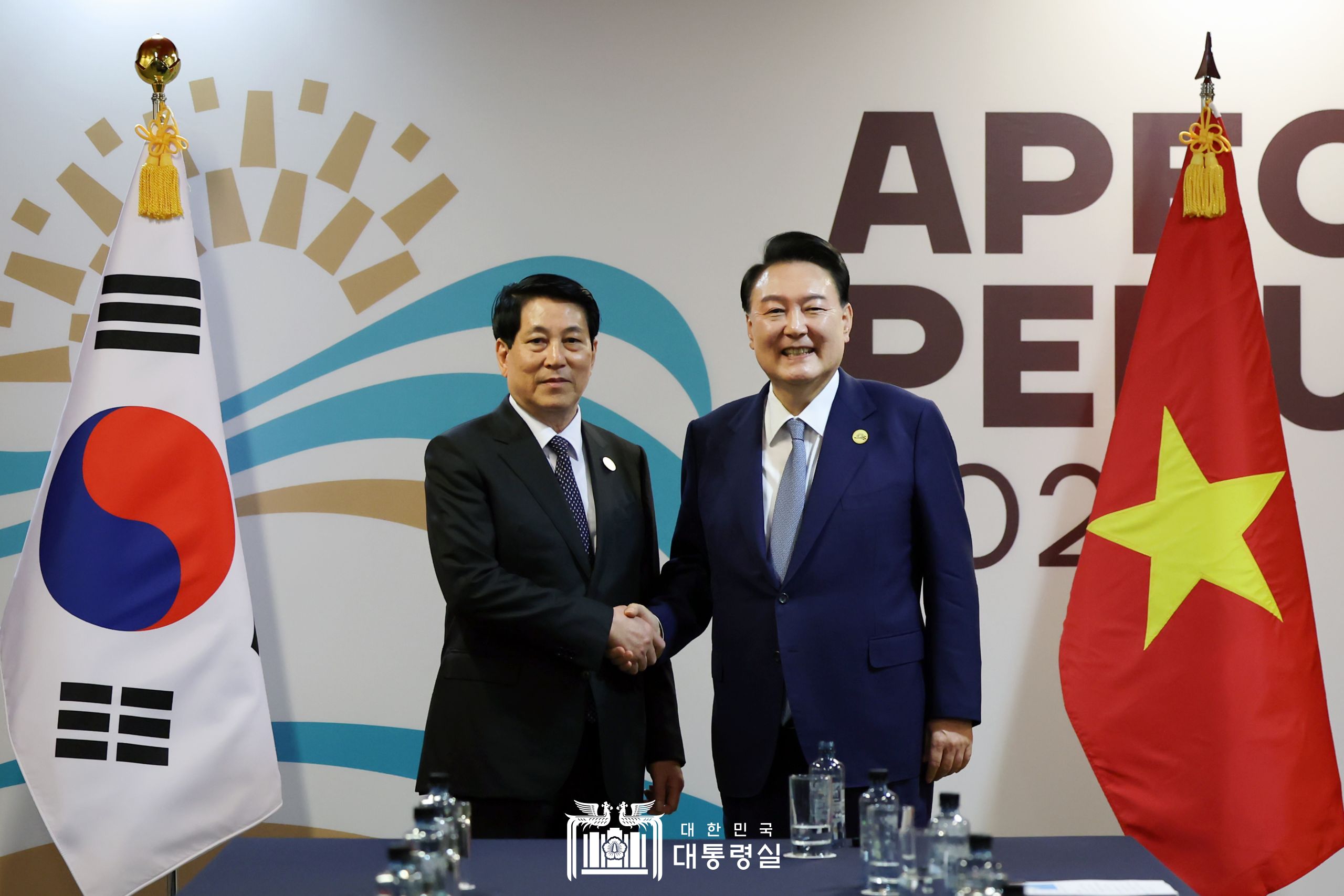 윤석열 대통령, APEC 정상회의 계기 베트남 신임 국가주석과 첫 정상회담 개최